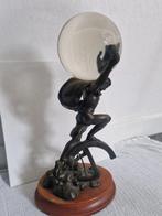 Beeld, Bronzen Atlas die de glazenbol vasthoudt - 33 cm -