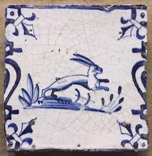 Renaissance Carreau - Diertegel : Un lièvre sautant. -, Antiek en Kunst, Antiek | Glaswerk en Kristal