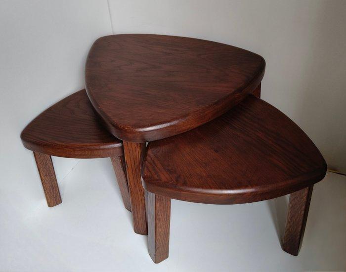 Set bijzettafels - Eik - Drie bijzettafeltjes, Antiek en Kunst, Kunst | Designobjecten