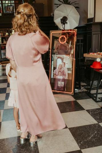 Fotobooth verhuur–Onbeperkt printen en plezier – Familybooth beschikbaar voor biedingen