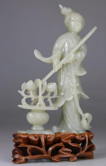 Kwanyin en palissander basis - Pierre beeldhouwde Jade (niet