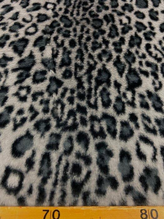 Prachtig en extreem zacht grijs en zwart bontje. - Textiel -, Antiek en Kunst, Antiek | Tapijten, Tafelkleden en Textiel