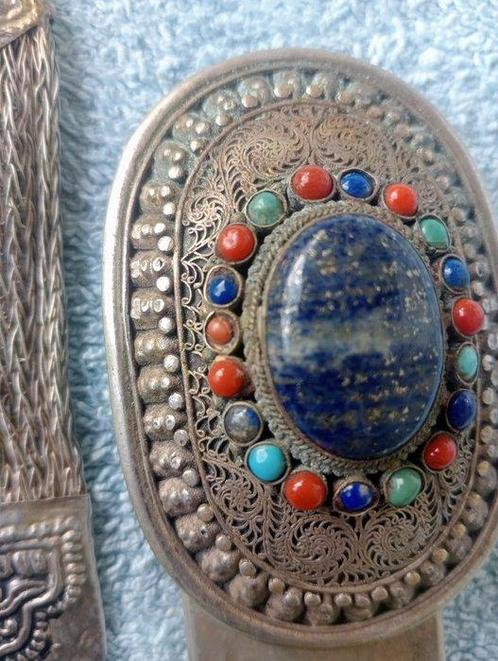 Ceinture incrustée de corail, turquoise et lapis-lazuli. -, Antiek en Kunst, Kunst | Niet-Westerse kunst