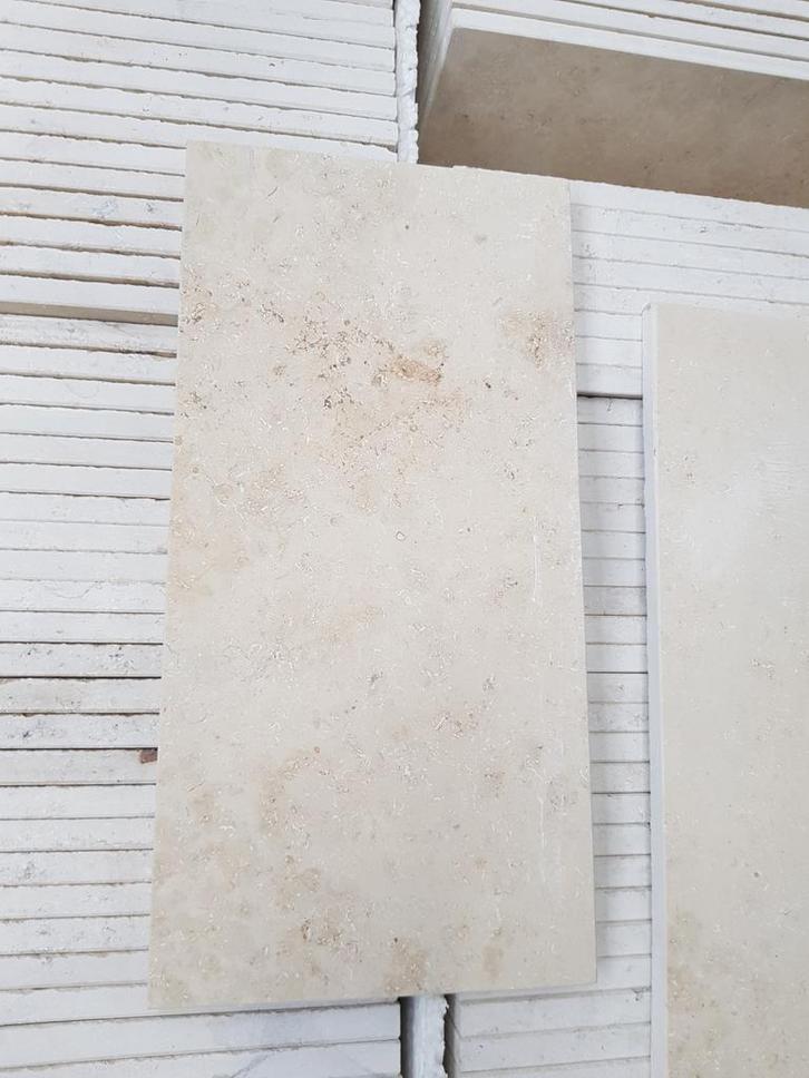 Dalles Jura beige 30 x 15 x 1 cm 14 m² liquidation stock, Doe-het-zelf en Bouw, Tegels, Ophalen