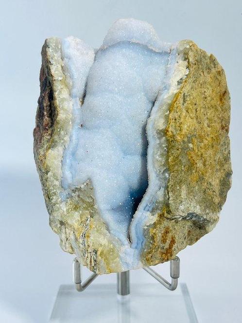 Géode rare de calcédoine bleue namibienne – Beauté brute, Verzamelen, Mineralen en Fossielen