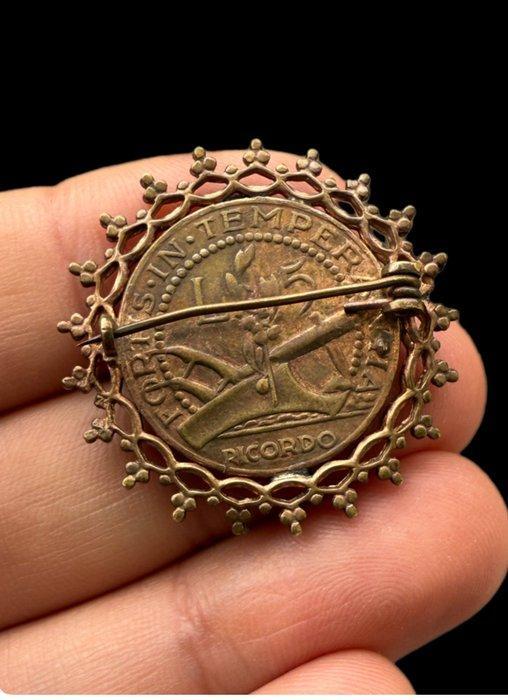 Curieus en verfijnd antiek bronzen souvenirspeld in Art, Antiquités & Art, Curiosités & Brocante