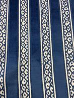 Prachtig blauwe indigo jacquardfluweel op een ivoorkleurige, Antiquités & Art