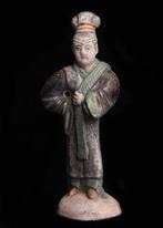 Oud-Chinees Terracotta Beeldje van vrouwelijke begeleider