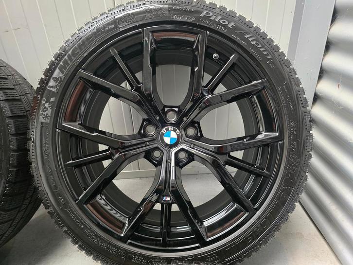 BMW 5 serie G30 G31 G60 G61 845M 19 inch winterbanden zwart, Auto-onderdelen, Banden en Velgen, 19 inch, Winterbanden, 245 mm
