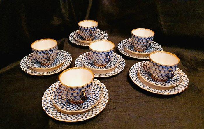 Lomonosov Imperial Porcelain Factory - A.Yatskevich -, Antiek en Kunst, Antiek | Meubels | Tafels