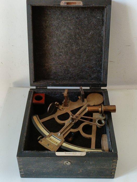 Sextant - Nautisch in messing, hout en spiegels in glas,, Verzamelen, Foto-apparatuur en Filmapparatuur
