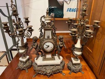 Klok en garnituur set (3) - Brons, Glas, Marmer, Messing -