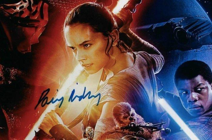 Star Wars - Daisy Ridley Rey - 25x40 cm Photo Signed in, Verzamelen, Film en Tv
