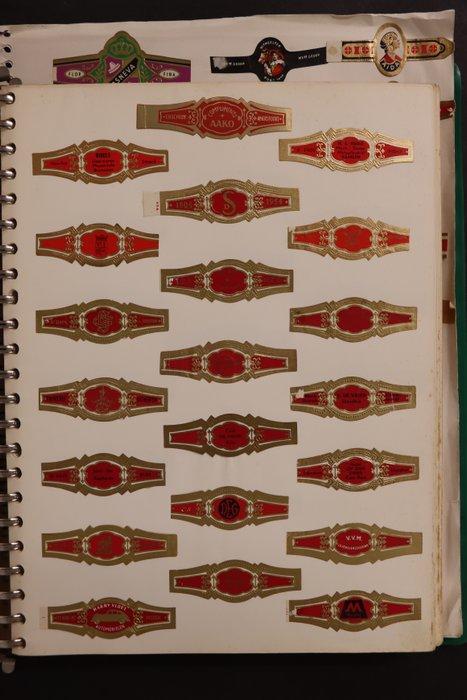 Zeer mooi opgezette verzameling sigarenbandjes in 5 albums -, Antiek en Kunst, Antiek | Speelgoed