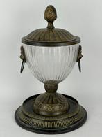 Pot - Glas, Metaal - Een pot met deksel op standaard, Antiek en Kunst