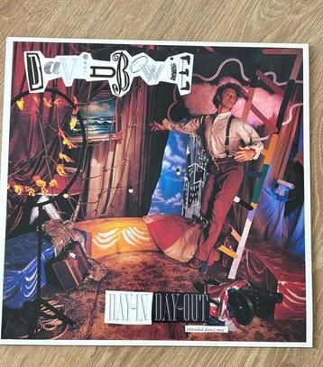 David Bowie - 3 x 12 singles + 1 x double LP + Book An