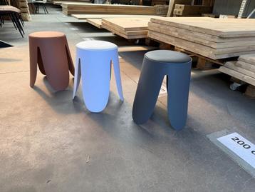 Astin krukje, drie kleuren (nieuw, outlet) beschikbaar voor biedingen