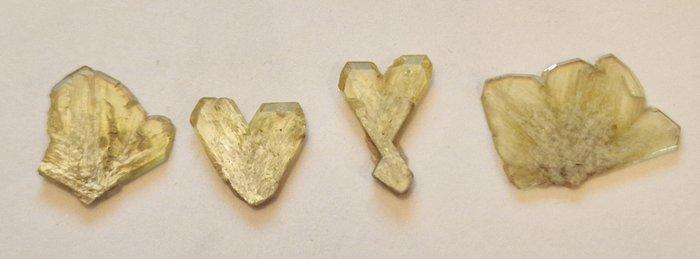 Chrysoberil kristallijne vorm- 2.07 g - (4), Verzamelen, Mineralen en Fossielen