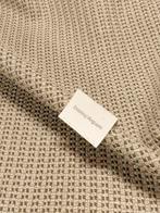 “Enzo degli Angiuoni Signature: Intreccio Solido e Luminoso”