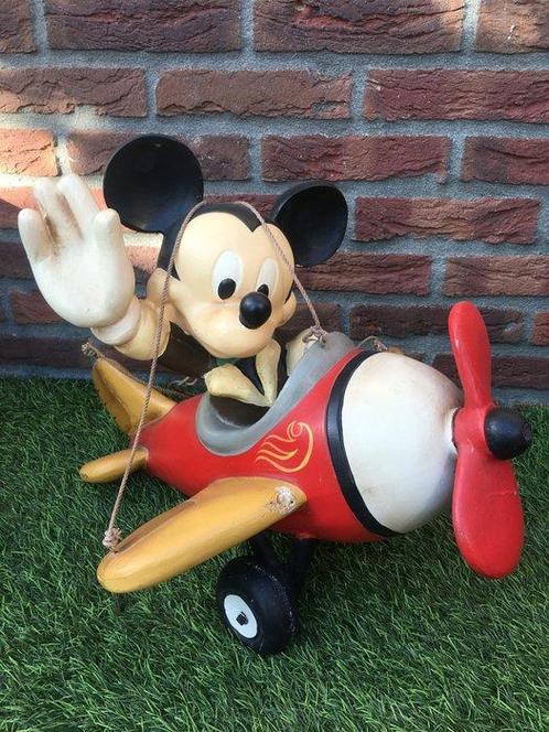 Beeldje - Disney - Mickey Mouse hangend in vliegtuig - Hars, Collections, Disney