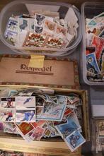 Monde 1872/2022 - Gros lot à trier, réparti dans plusieurs, Gestempeld