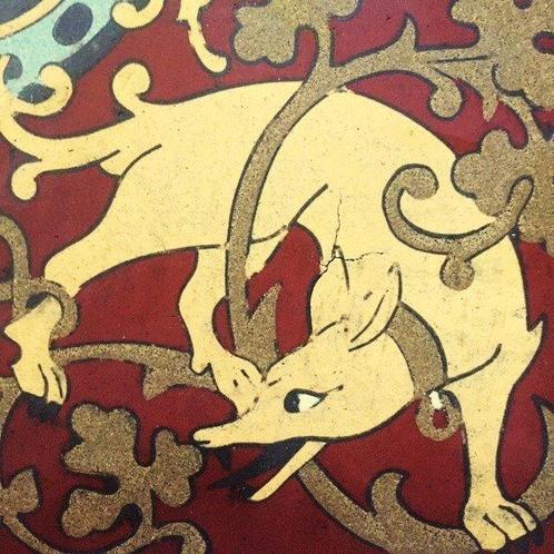 Gotische stijl Tegel - Hond Hellehond ? - Boch Frères -, Antiek en Kunst, Antiek | Glaswerk en Kristal