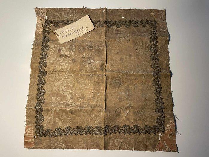 Barok zijden brokaat altaar kleed, met zilveren draadkant —, Antiek en Kunst, Antiek | Overige Antiek
