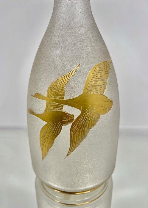 Karaf - Gilt Flying Birds satijnkleurig (mat) oppervlak -, Antiek en Kunst, Antiek | Meubels | Tafels