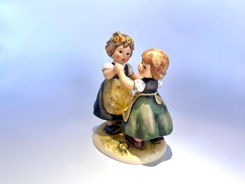 Goebel - Beeldje - Goebel Hummelfigur Sommertanz (Spring, Antiek en Kunst, Curiosa en Brocante