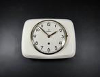 wand-/keukenklok - Junghans - Bauhaus Porselein, messing,, Antiek en Kunst