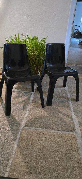 Kartell - Giorgina Castiglioni - Chaise empilable (4) - 4850, Antiquités & Art, Antiquités | Meubles | Chaises & Canapés