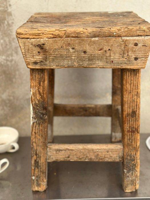 Kruk - Beuken, Walnoot - rustieke kruk, Antiek en Kunst, Curiosa en Brocante