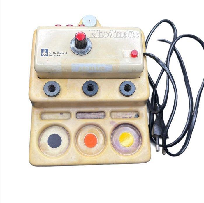 Dr. Th. Wieland - Horlogemakers gereedschap -, Antiek en Kunst, Antiek | Wandborden en Tegels