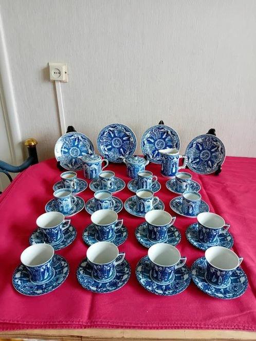 Maastricht - Koffie- en theeservies (41) - lange lijs -, Antiek en Kunst, Antiek | Meubels | Tafels