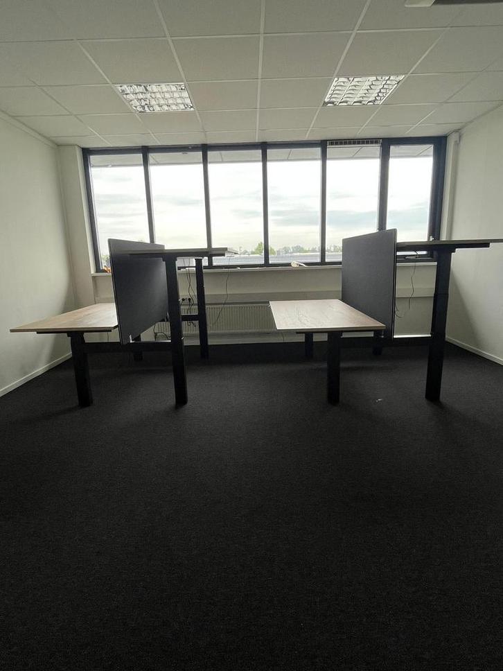 Refurb Ahrend Zit Sta Bureaus - Duo Werkplek, Huis en Inrichting, Bureaus, Stabureau, Zo goed als nieuw, Elektrisch, In hoogte verstelbaar
