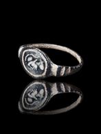 Oud-Romeins Rare Bronze Military Seal Ring (Zonder, Antiek en Kunst