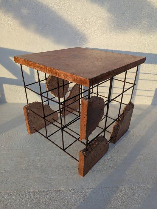 Wallavibe - D. B - Bijzettafel - Cubo G - beton - Moderne, Antiek en Kunst, Curiosa en Brocante