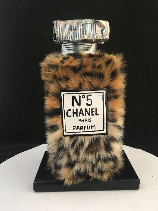Norman Gekko - Safari CHANEL N.5 (#2/10), Antiek en Kunst, Kunst | Designobjecten