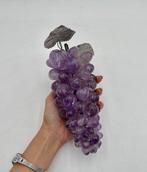 sculptuur, Monumental Bunch of Grapes in Natural Amethyst