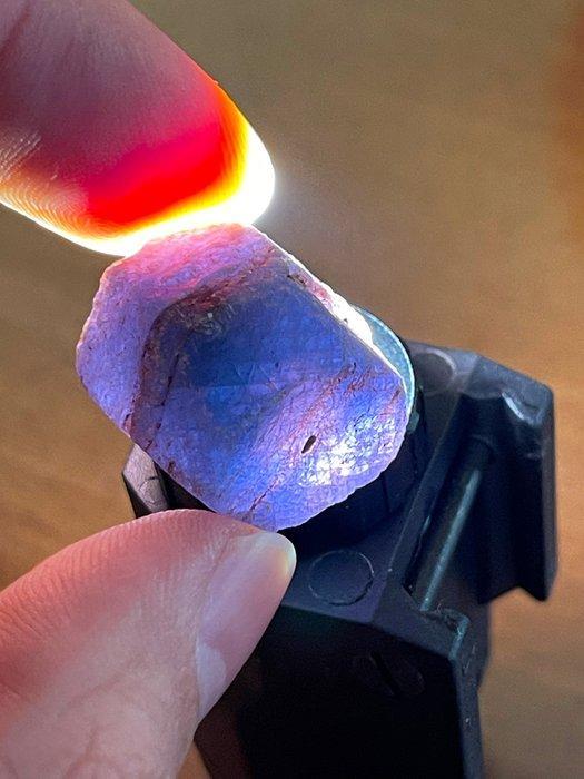 Saffier Uitzonderlijke echte blauwe/paarse saffier! 100%, Verzamelen, Mineralen en Fossielen