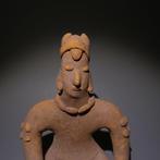 Colima, Westkust Mexico Terracotta Zittend figuur. 11 cm H.