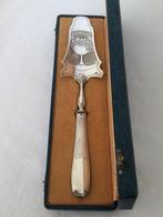 Prachtige Art Deco taartschep versierd met abstract floraal