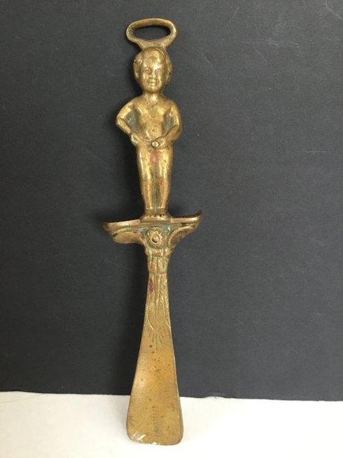 Figurine miniature - Zeldzaam schoenlepel met Beeld Manneken, Antiquités & Art, Antiquités | Autres Antiquités