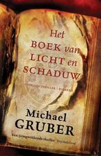 Het Boek Van Licht En Schaduw 9789022549377 Michael Gruber, Boeken, Verzenden, Gelezen, Michael Gruber