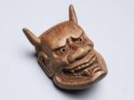 Netsuke – Noh-maski Hannya  Ondertekend Tomohisa  -