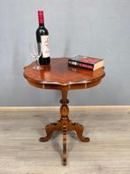 Elegante bijzettafel met fineerblad en gedraaide poot -, Nieuw