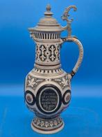 Historistischer Bierkrug – Steinzeug mit reliefiertem Dekor, Antiek en Kunst