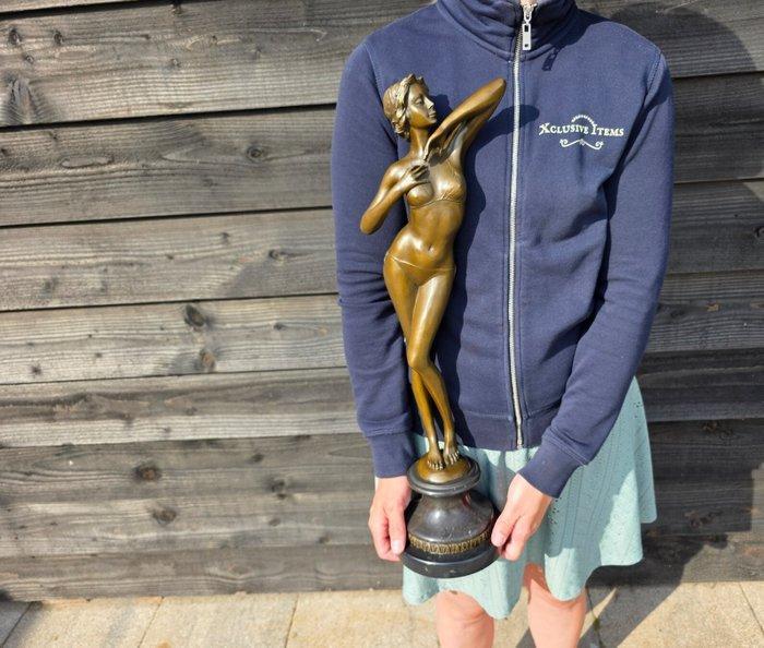 Beeld, XL Bronze: Lady in Bikini - 58 cm - Brons, Marmer, Antiek en Kunst, Curiosa en Brocante