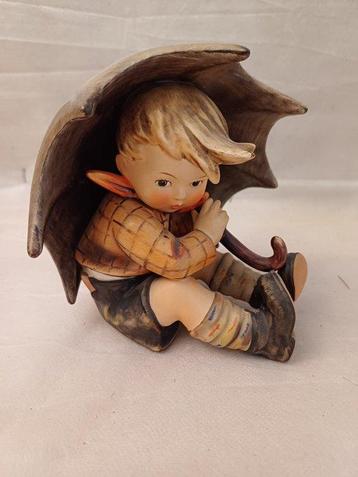 Goebel - Figurine - Hummel figuur jongetje met paraplu van
