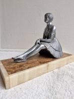 H. Bal - Beeld, dame in denkende rust - 22 cm -